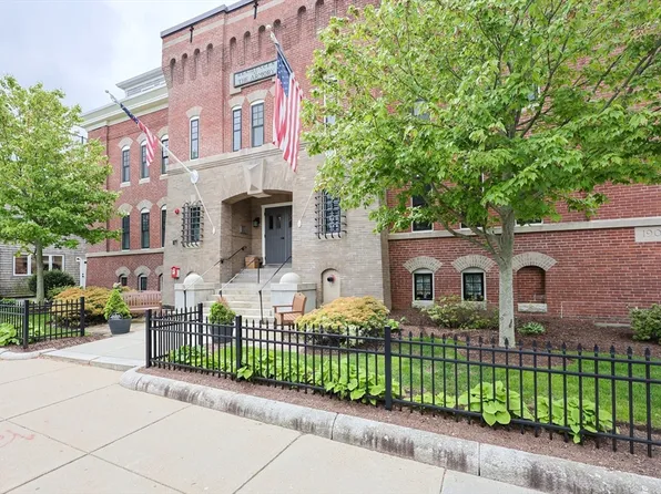 76 Court St APT 12, Plymouth, MA 02360