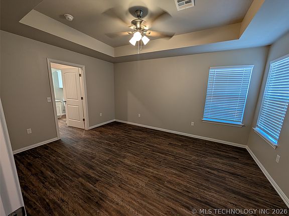 5th image of 3332 Little John Dr