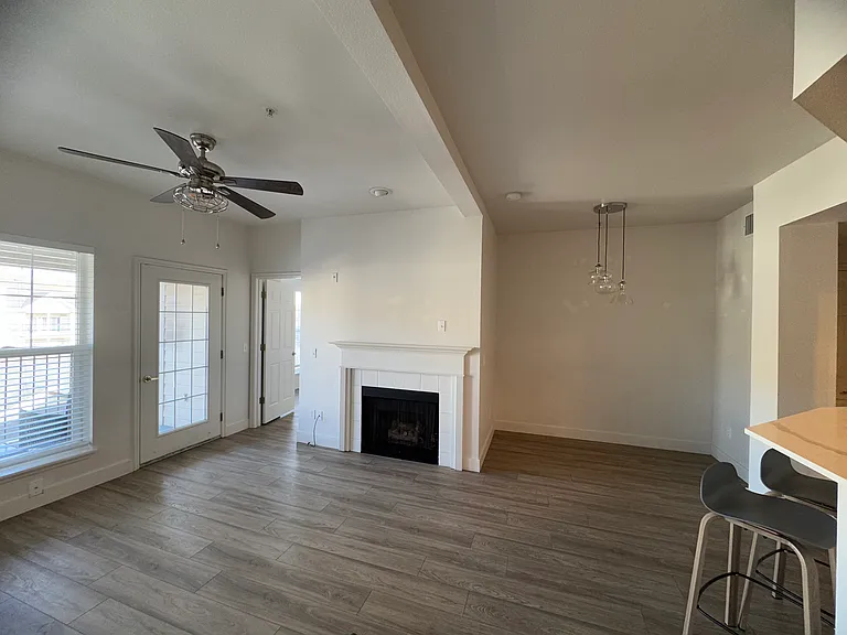 900 Bitner Rd #F33 — Photo 3