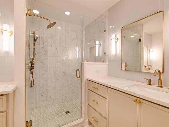 4th image of 1101 Woodlawn Pl