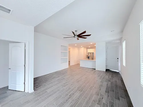 5777 Cosmo Ct NE Photo 1