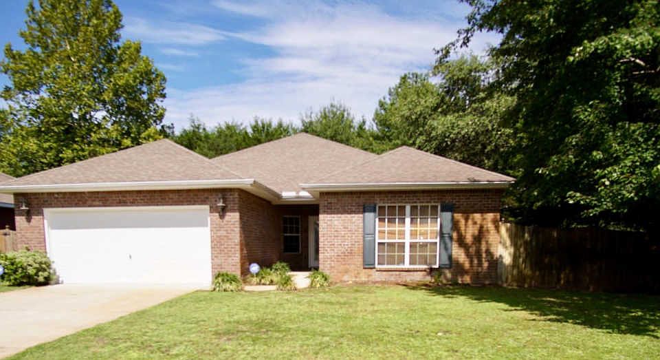 1st image of 300 Evergreen Dr
