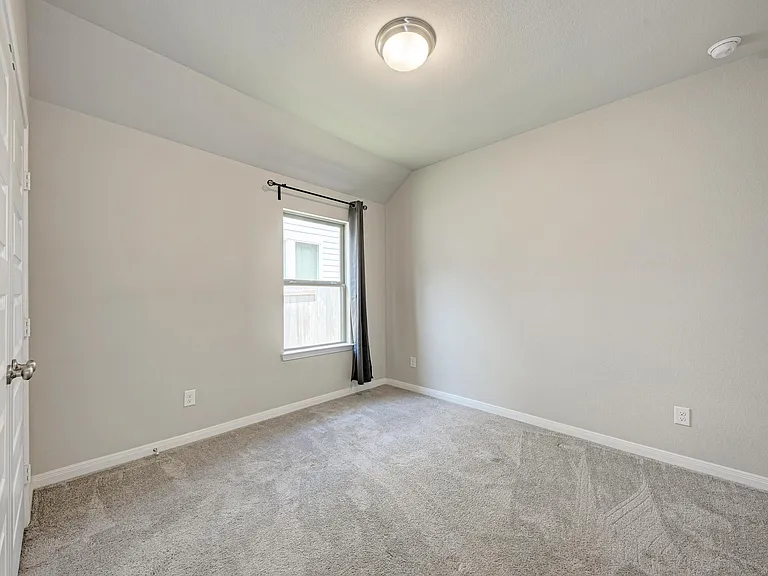 144 Danielson St — Photo 16