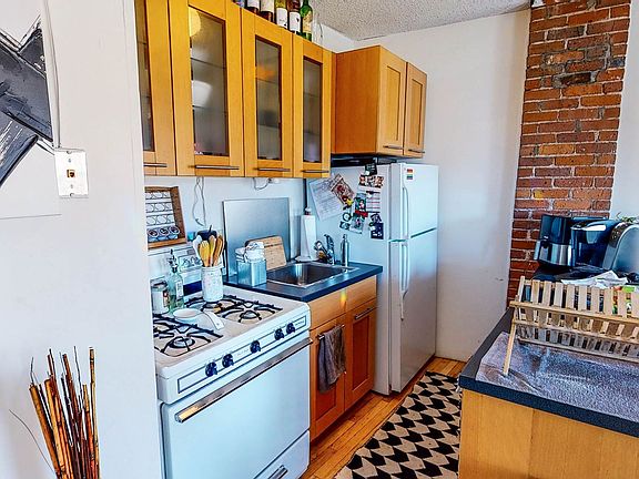 4th image of 922-924 State St #4