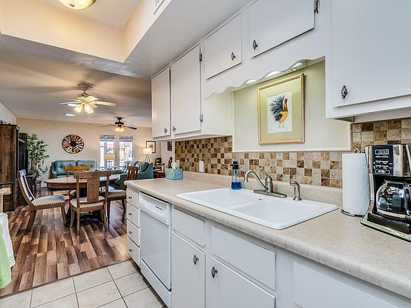 3rd image of 357 W Calle De La Amistad