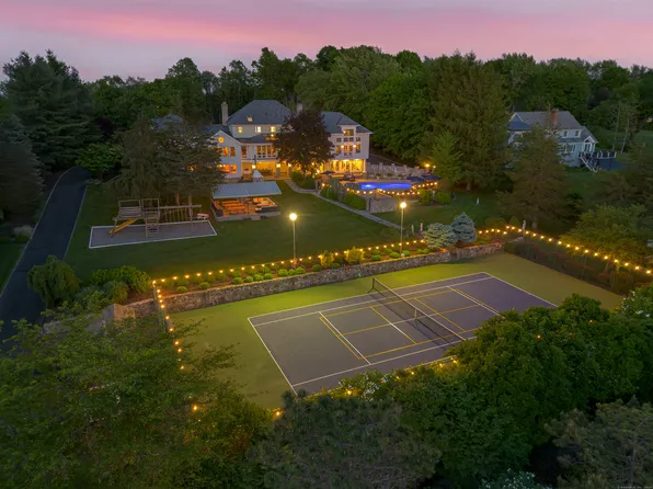 10 Old Castle Drive, Newtown, CT 06470