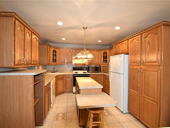 4th image of 9848 Deerfield Dr N