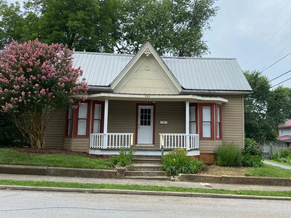 904 Earnest St, Johnson City, TN 37604
