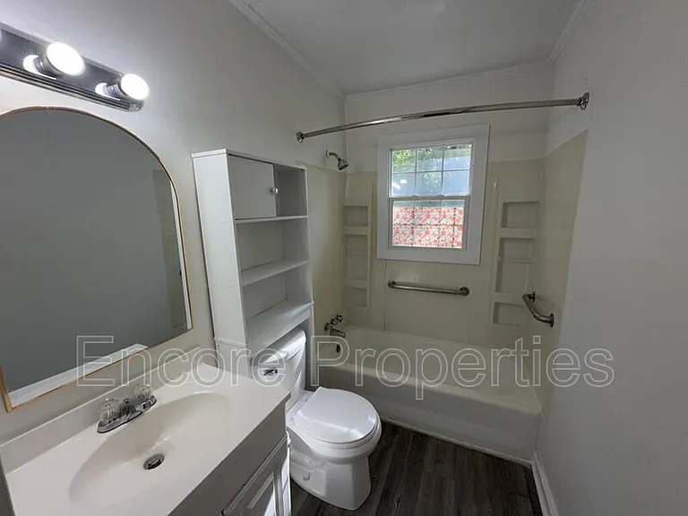 2731 Knowles St — Photo 10