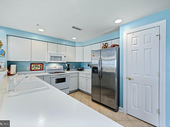4th image of 105 63rd St Unit 102