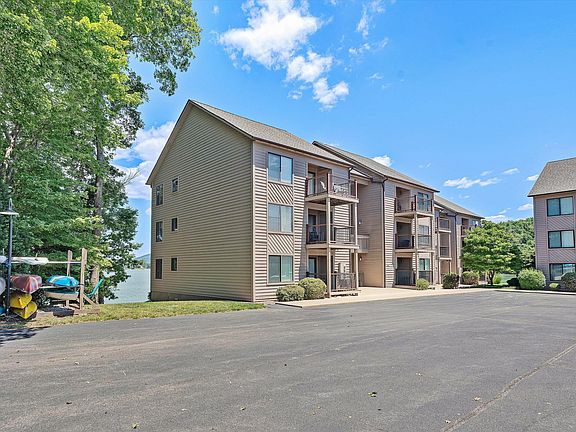 3rd image of 645 Montevista Rd #105