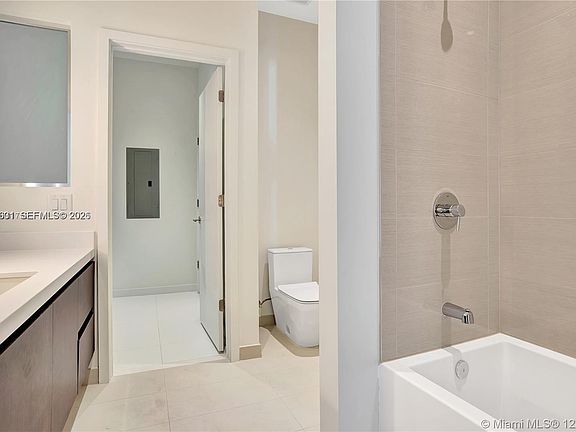 5th image of 851 NE 1st Ave #504