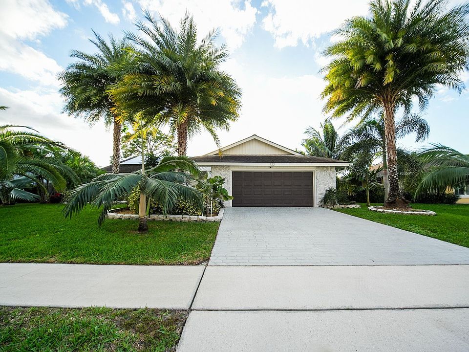 1st image of 122 Sevilla Avenue