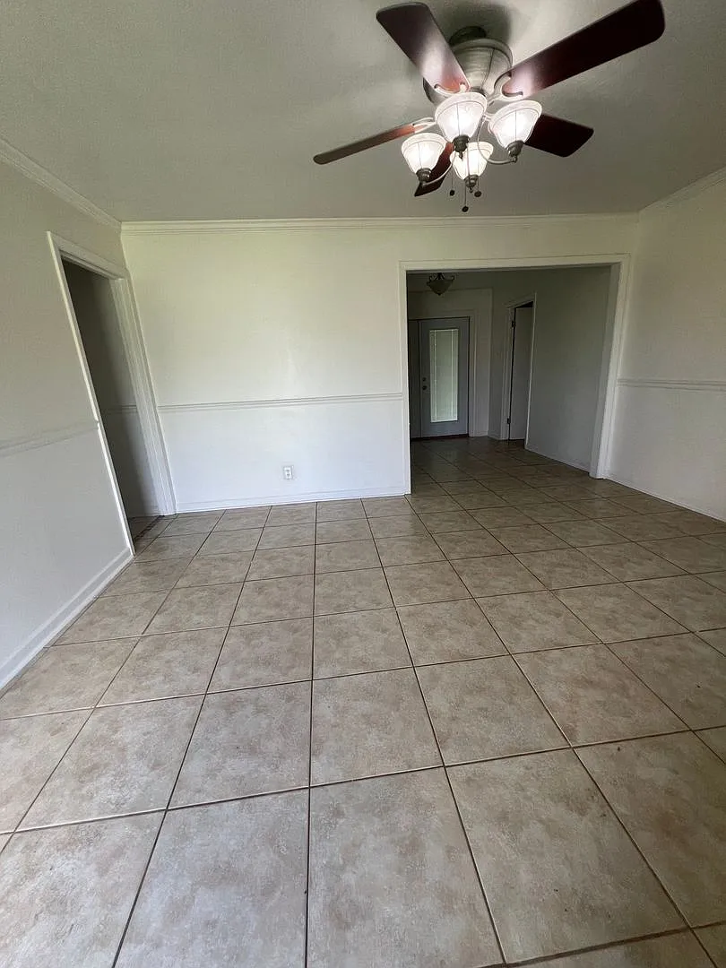 Renovated 3 Bed 1 Bath House in Sulphur — Photo 3