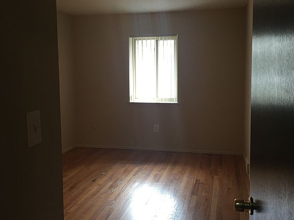 4th image of 925 Laprairie St #212-101-1