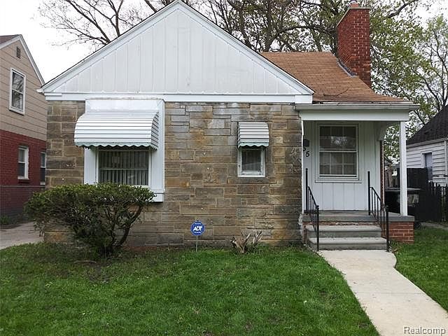 1st image of 20435 Revere St