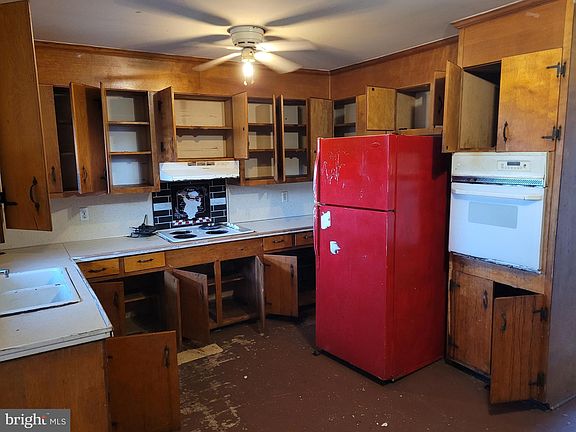 5th image of 104 8th St