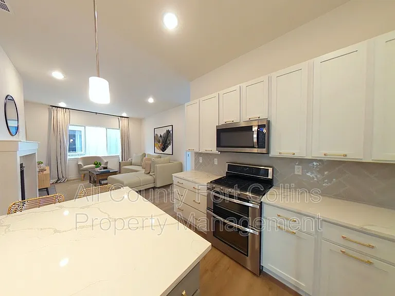 5967 Rendezvous Pkwy — Photo 7