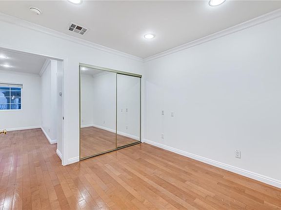 5th image of 4319 Prospect Ave