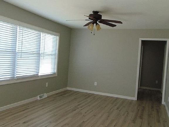 5th image of 3063 S Glenn Ave