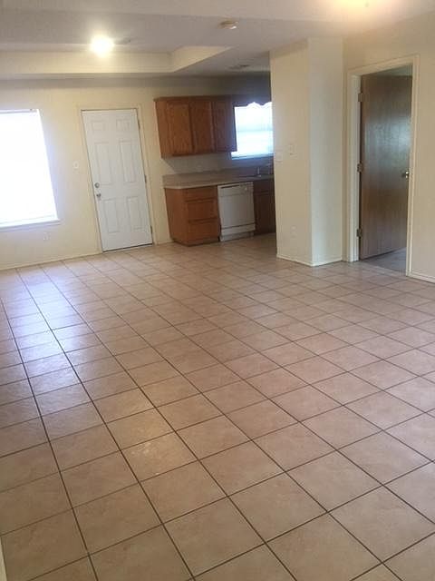 1st image of 1006 Lexington Cir