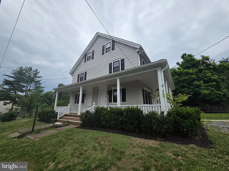 7 Locust Ave — Photo 30