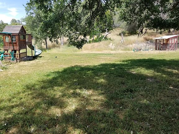 3rd image of 33402 Hoskins Ln