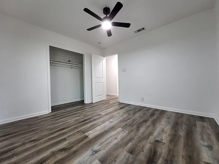 558 Harrison Ln — Photo 16