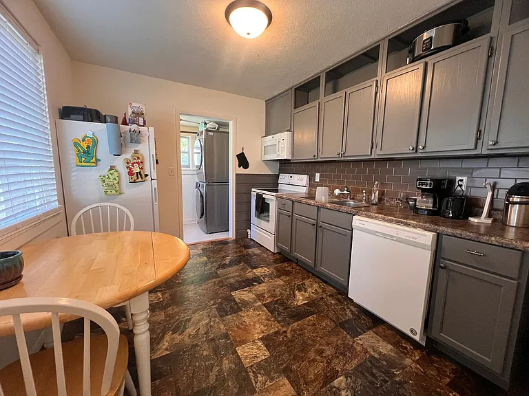 1350 Meade Ave — Photo 5