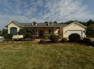 7058 Doylestown Rd, Sterling, OH 44276