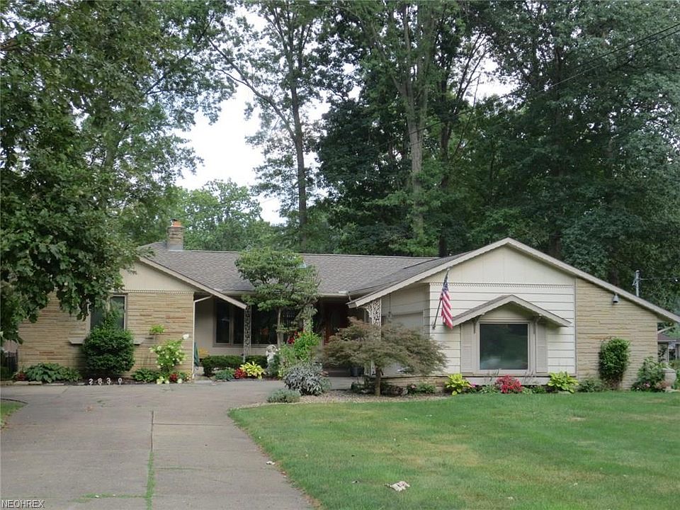 1st image of 2830 Hoffman Cres