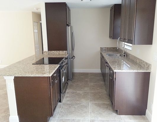 3rd image of 1438 N Mangonia Cir