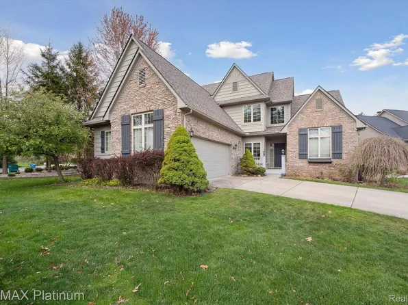 4656 Villa France Dr, Brighton, MI 48116