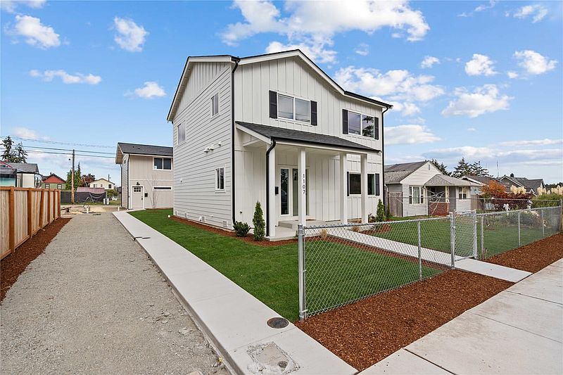 2nd image of 1107 E 64th Street
