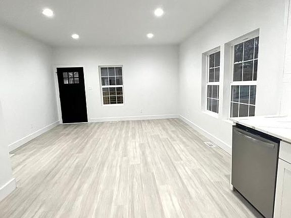 3rd image of 2616 Nichols Ave