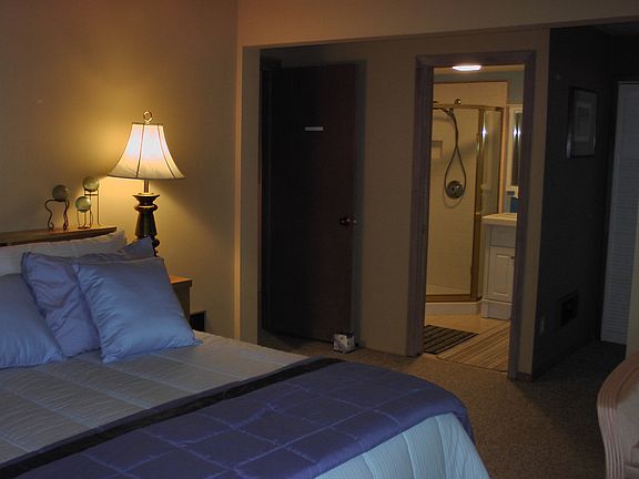 dowm master suite
