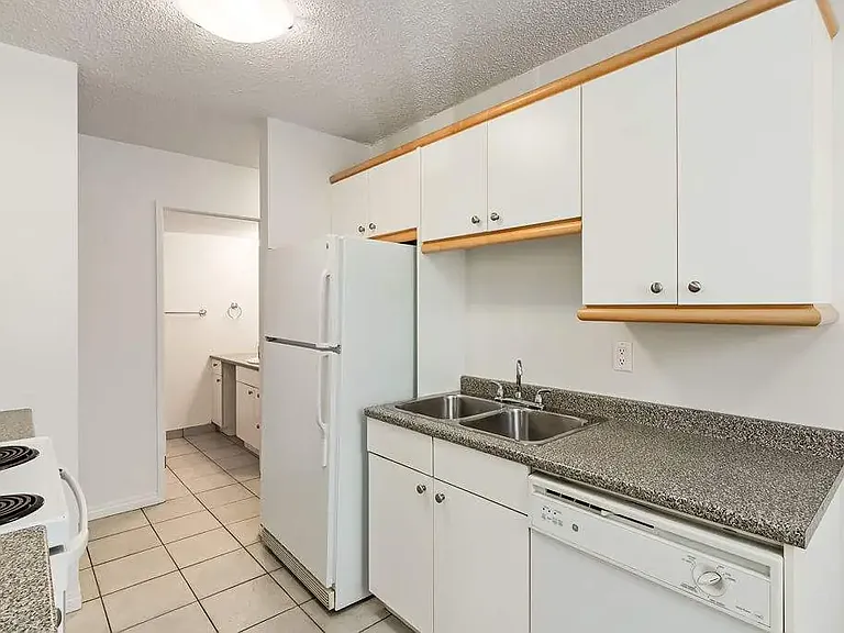 604 14th Ave SW — Photo 54