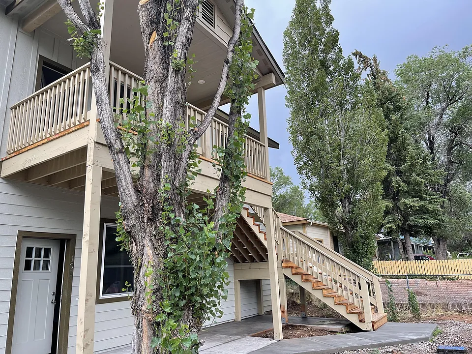 18 S Pinegrove Rd #2