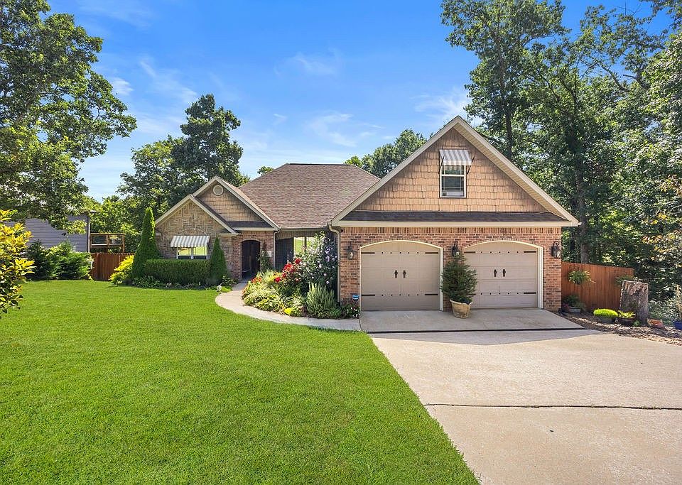 1st image of 24 Granshire Dr