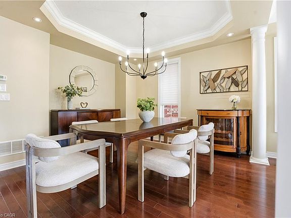 5th image of 448 Rideau River St