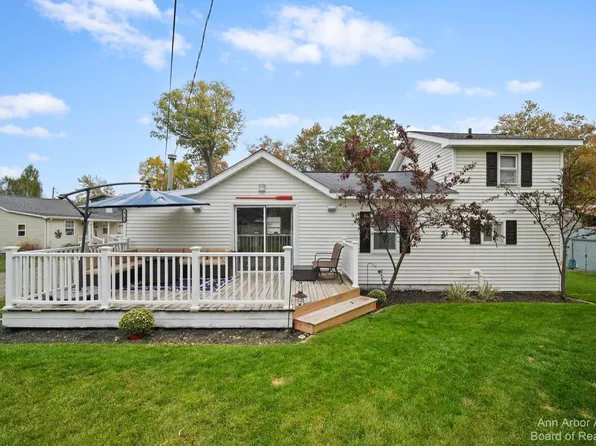 511 Park Dr, Gregory, MI 48137