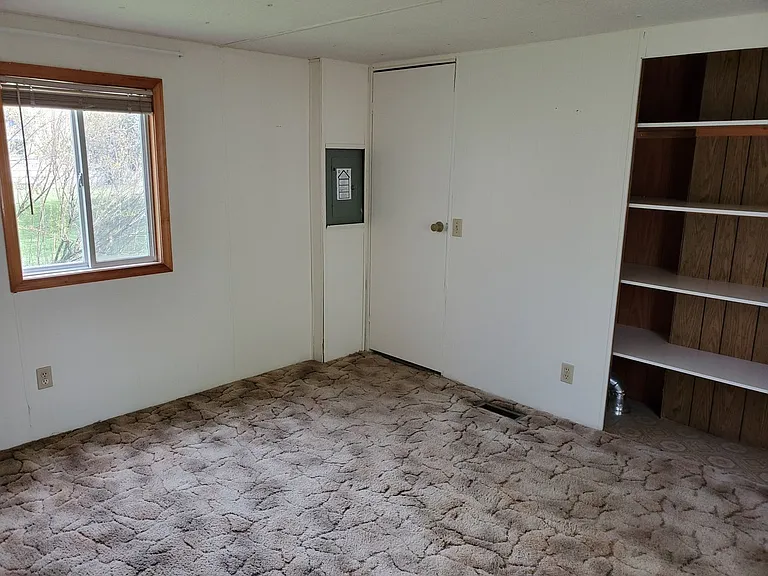 1136 N Main St — Photo 9