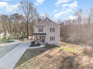 201 Hendrix Dr, Kernersville, NC 27284