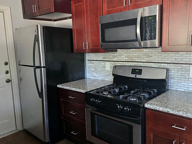 1106 Fauntleroy Trl #B — Photo 35