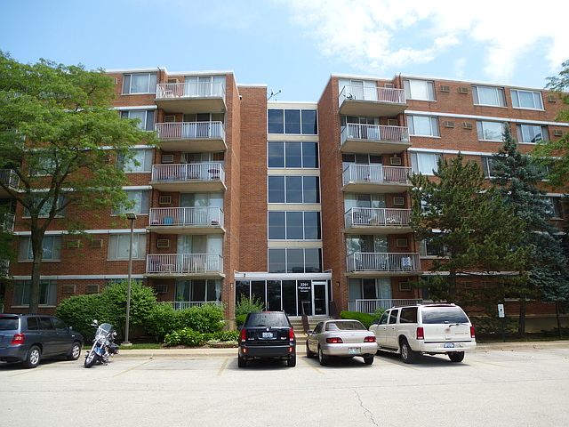 1st image of 2201 S Highland Ave APT 1G