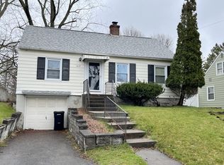 617 Salisbury Park Dr, Syracuse, NY 13224