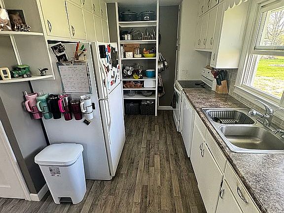5th image of 215 N Pearl St