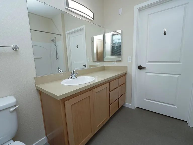 H Street Apartments — Photo 8