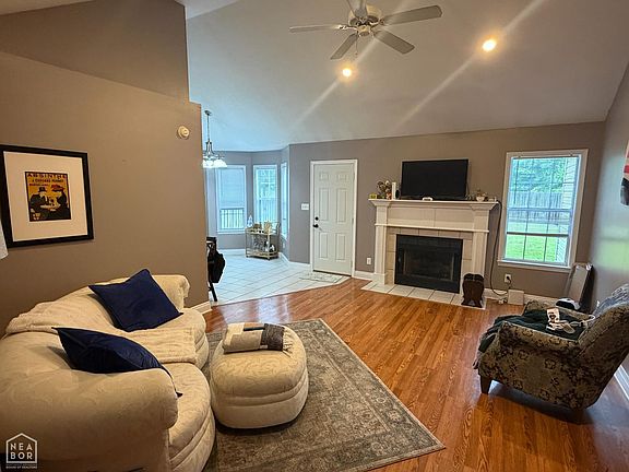 2nd image of 1420 Crepe Myrtle Dr