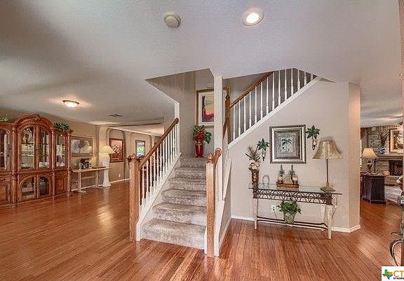 3rd image of 212 Hondo Dr